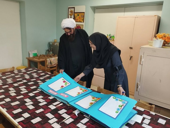 حضور پرمهر امام جمعه فریدونشهر در جمع کودکان و نوجوانان کانون پرورش فکری