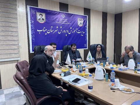 نشست مدیرعامل کانون با همکاران کانون استان هرمزگان