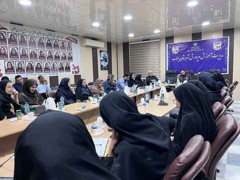 نشست مدیرعامل کانون با همکاران کانون استان هرمزگان