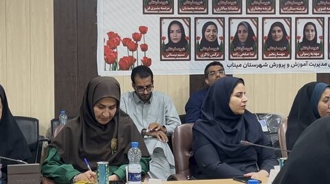 نشست مدیرعامل کانون با همکاران کانون استان هرمزگان
