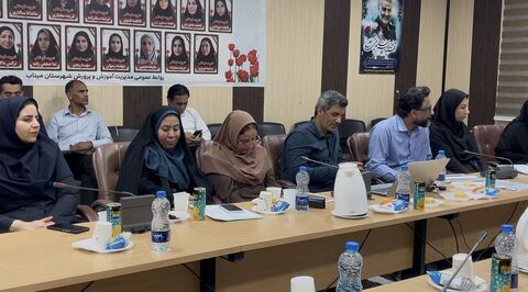 نشست مدیرعامل کانون با همکاران کانون استان هرمزگان