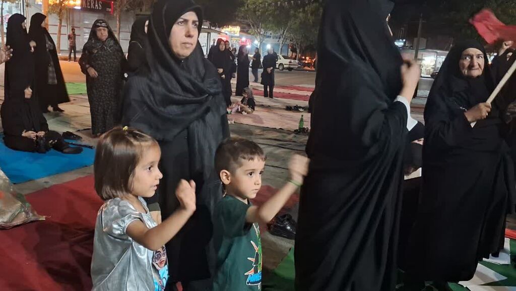 مربیان و اعضای کانون کنگاور پای کار اجتماعات مردمی