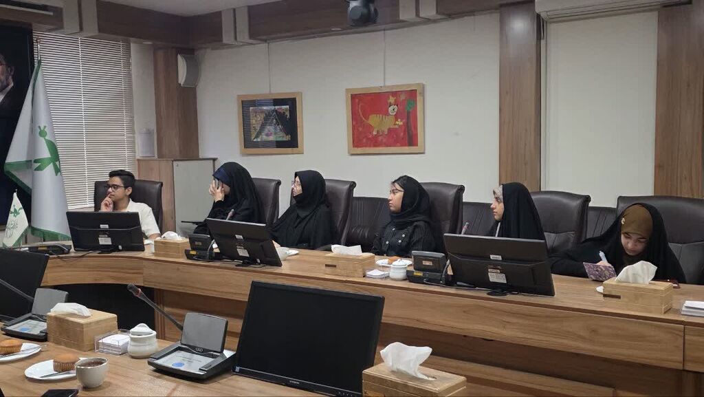نشست مدیرکل کانون خراسان رضوی با اعضای نوجوان باشگاه خبرنگاران