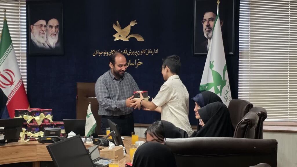 نشست مدیرکل کانون خراسان رضوی با اعضای نوجوان باشگاه خبرنگاران