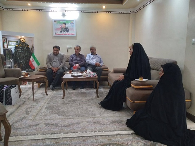 تکریم ایثار و شهادت در کانون پرورش فکری؛ دیدار مدیرکل کانون استان اصفهان با خانواده شهید محمود محسنی