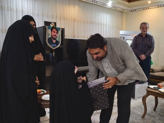 تکریم ایثار و شهادت در کانون پرورش فکری؛ دیدار مدیرکل کانون استان اصفهان با خانواده شهید محمود محسنی