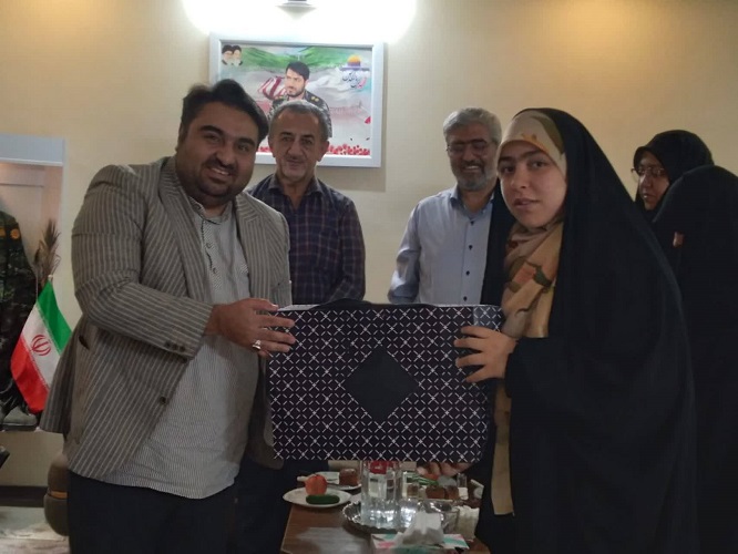 تکریم ایثار و شهادت در کانون پرورش فکری؛ دیدار مدیرکل کانون استان اصفهان با خانواده شهید محمود محسنی