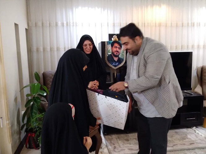 تکریم ایثار و شهادت در کانون پرورش فکری؛ دیدار مدیرکل کانون استان اصفهان با خانواده شهید محمود محسنی