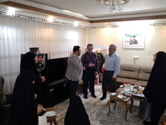 تکریم ایثار و شهادت در کانون پرورش فکری؛ دیدار مدیرکل کانون استان اصفهان با خانواده شهید محمود محسنی