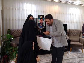 تکریم ایثار و شهادت در کانون پرورش فکری؛ دیدار مدیرکل کانون استان اصفهان با خانواده شهید محمود محسنی