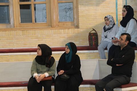 «بیرق غریب» در اصفهان برافراشته شد؛ روایت عاشورا به زبان هنر کودکان و نوجوانان/ گزارش تصویری روز اول