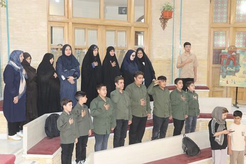 «بیرق غریب» در اصفهان برافراشته شد؛ روایت عاشورا به زبان هنر کودکان و نوجوانان/ گزارش تصویری روز اول
