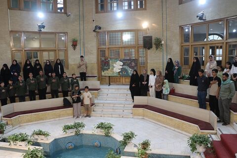 «بیرق غریب» در اصفهان برافراشته شد؛ روایت عاشورا به زبان هنر کودکان و نوجوانان/ گزارش تصویری روز اول