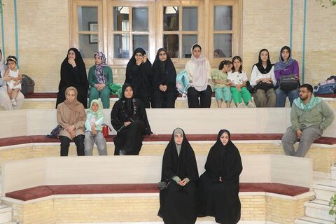 «بیرق غریب» در اصفهان برافراشته شد؛ روایت عاشورا به زبان هنر کودکان و نوجوانان/ گزارش تصویری روز اول