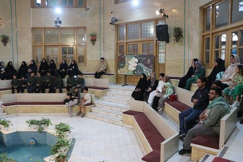 «بیرق غریب» در اصفهان برافراشته شد؛ روایت عاشورا به زبان هنر کودکان و نوجوانان/ گزارش تصویری روز اول