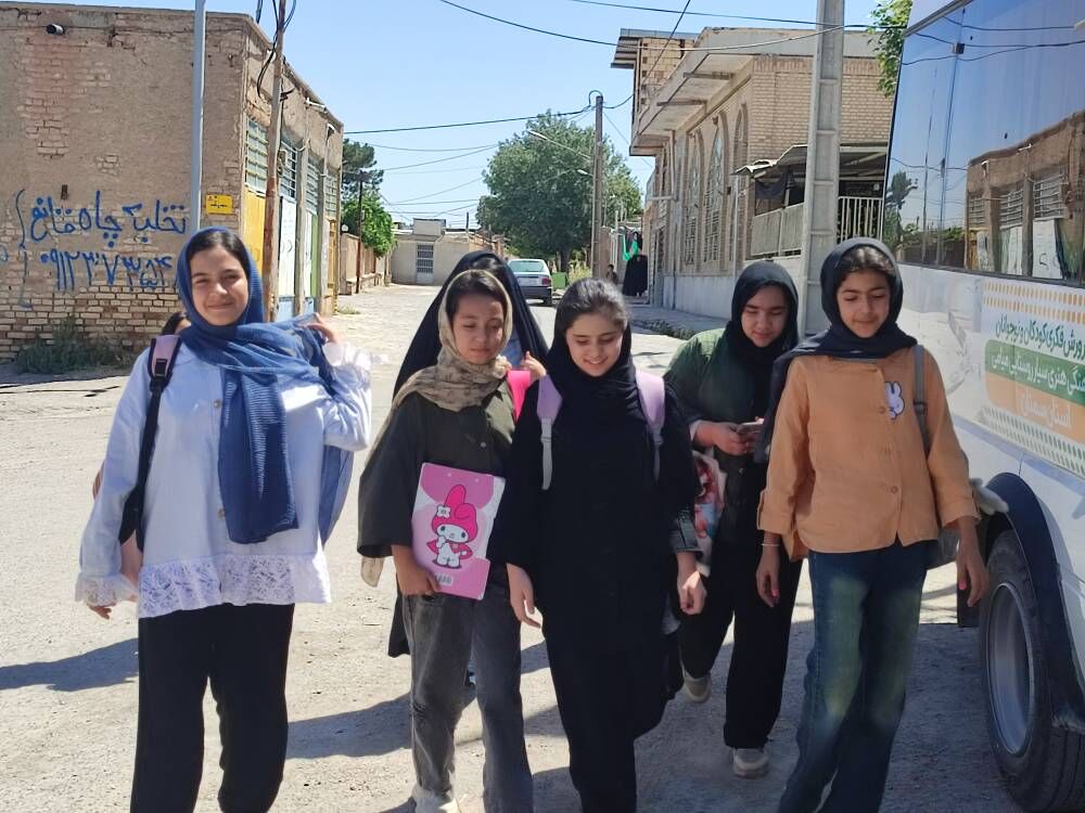 سمنان1405 اجرای فعالیتهای فرهنگی مرکز سیار کانون میامی در روستای ابراهیمآباد