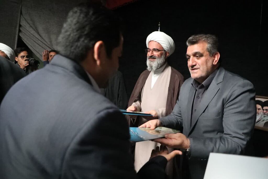 سمنان تقدیر استاندار سمنان از مدیرکل کانون استان