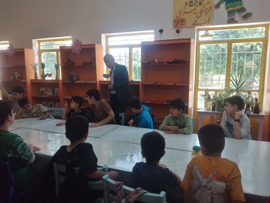 دیدار رئیس ستاد اقامه نماز گیلانغرب با اعضای کانون این شهرستان