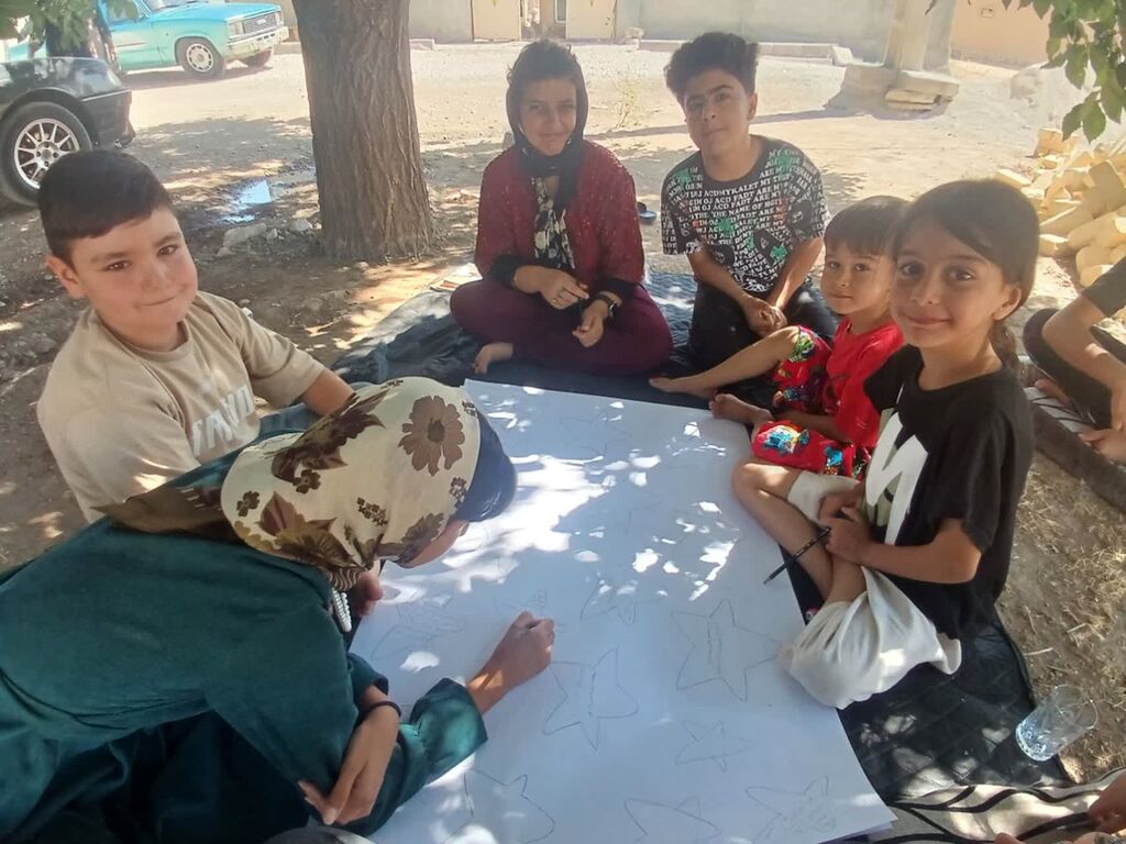 واحد شماره ۱ سیار روستایی کانون کرمانشاه اجرای ویژه‌برنامه یادبود رهبر شهید را به روستاها برد