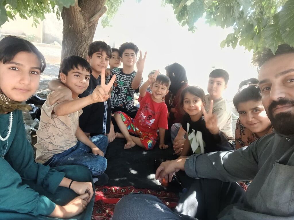 واحد شماره ۱ سیار روستایی کانون کرمانشاه اجرای ویژه‌برنامه یادبود رهبر شهید را به روستاها برد