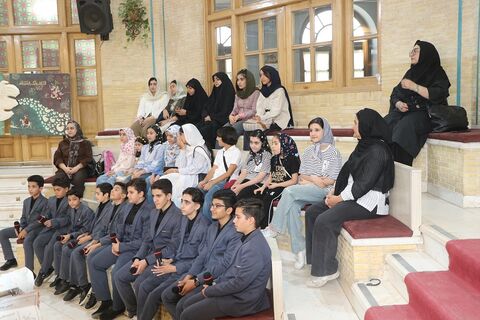 «بیرق غریب» در اصفهان برافراشته شد؛ روایت عاشورا به زبان هنر کودکان و نوجوانان/ گزارش تصویری روز دوم