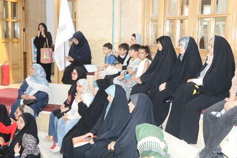 «بیرق غریب» در اصفهان برافراشته شد؛ روایت عاشورا به زبان هنر کودکان و نوجوانان/ گزارش تصویری روز دوم