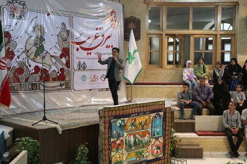 «بیرق غریب» در اصفهان برافراشته شد؛ روایت عاشورا به زبان هنر کودکان و نوجوانان/ گزارش تصویری روز دوم