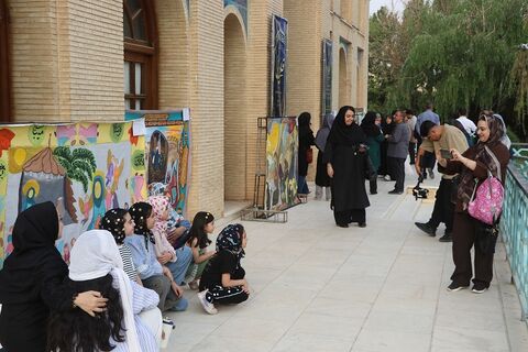 «بیرق غریب» در اصفهان برافراشته شد؛ روایت عاشورا به زبان هنر کودکان و نوجوانان/ گزارش تصویری روز دوم