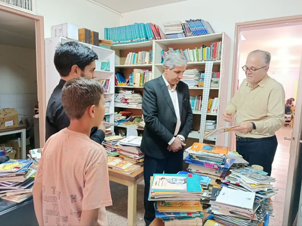 گزارش تصویری بازدید فرماندار کاشمر از فعالیتهای و بخشهای مختلف کانون بازدید فرماندار از فعالیتهای مرکز فرهنگی کاشمر