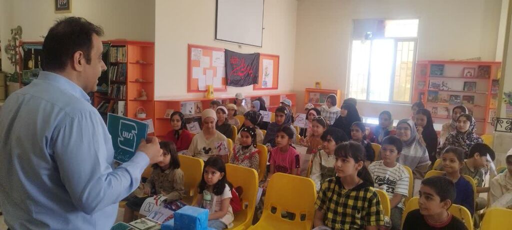 حضور کارشناسان استاندارد با اجرای برنامههای تعاملی در مرکز شماره ۱۲ کانون کرمانشاه