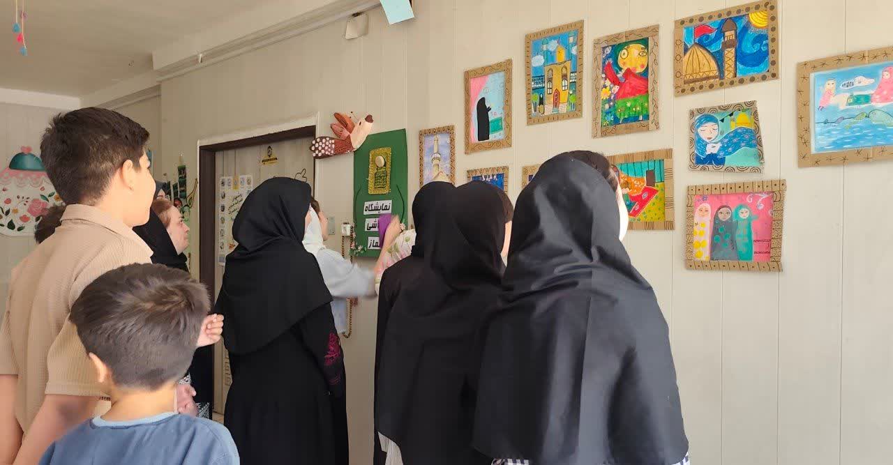 برپایی نمایشگاه نقاشی‌های اعضای کودک با موضوع نماز در مرکز شماره یک ارومیه