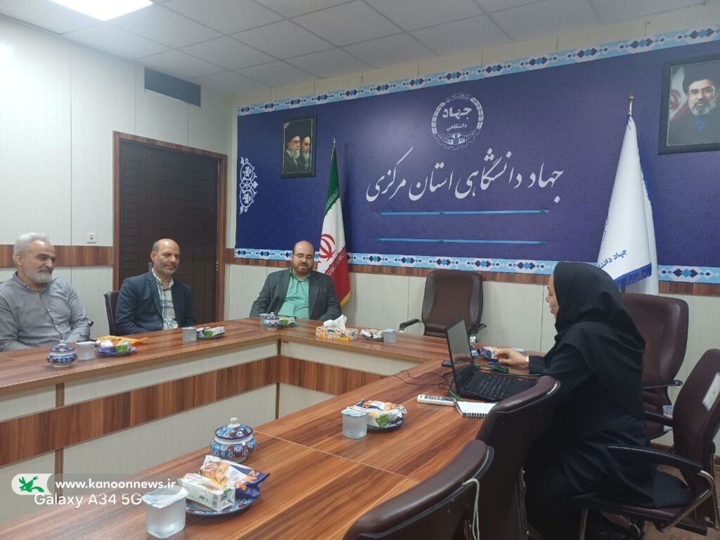 روز خبرنگار_مرکزی مدیرکل کانون استان مرکزی بر تقویت مرجعیت رسانههای رسمی تأکید کرد