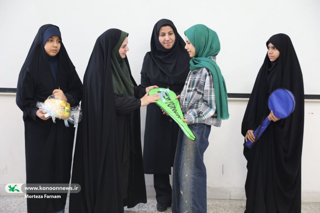 ویژهبرنامه «قلمهای کوچک، روایتهای بزرگ» در یزد برگزار شد