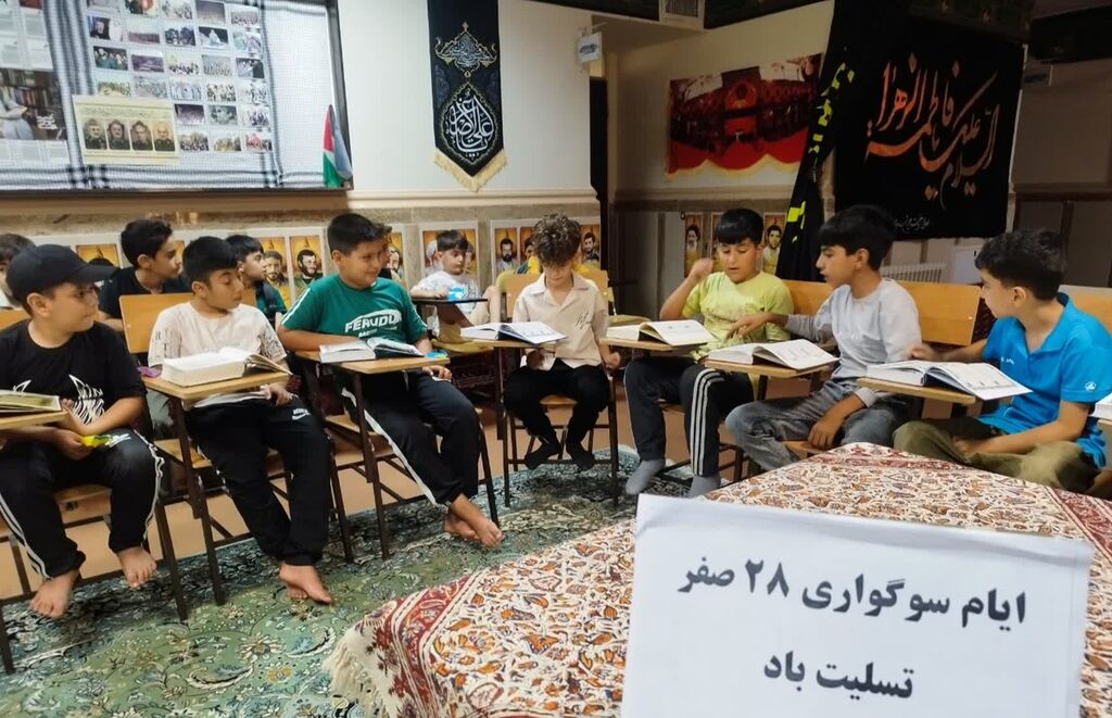 تلاوت جمعی قرآن کریم از سوی اعضای مرکز شماره ۱۳ کانون کرمانشاه
