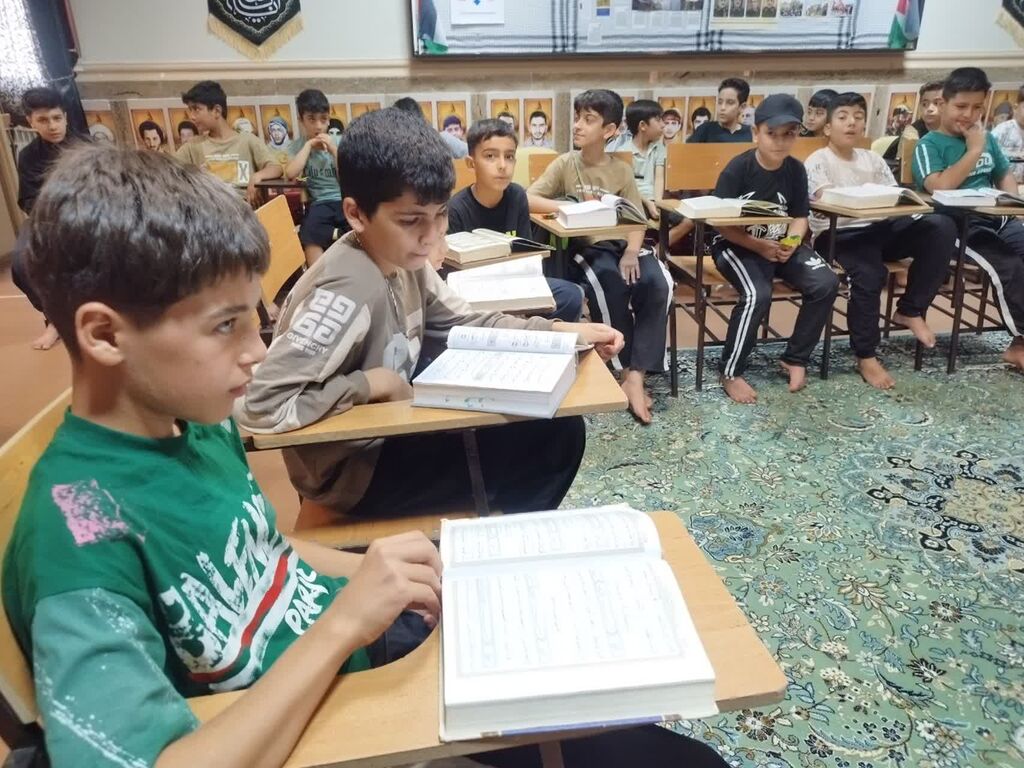 تلاوت جمعی قرآن کریم از سوی اعضای مرکز شماره ۱۳ کانون کرمانشاه
