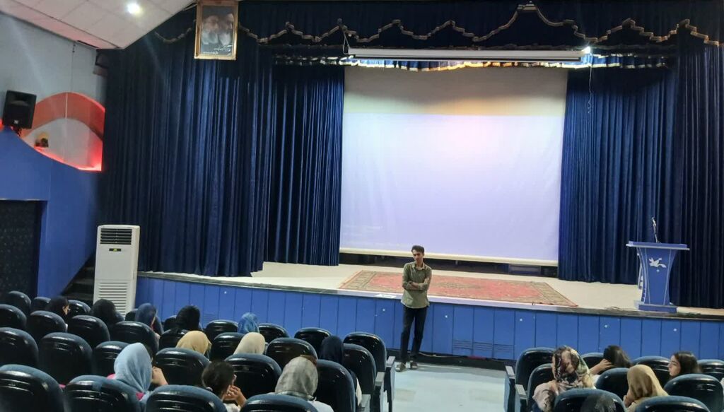 کرمانشاه. کارگاه تئاتر کارگاه نمایش و نقد فیلمتئاتر در کانون کرمانشاه