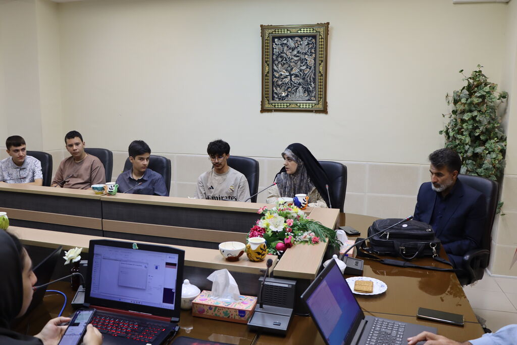 نخستین نشست آموزشی پویش بینالمللی «در جستوجوی سیارکها» در کانون استان آذربایجانغربی برگزار شد