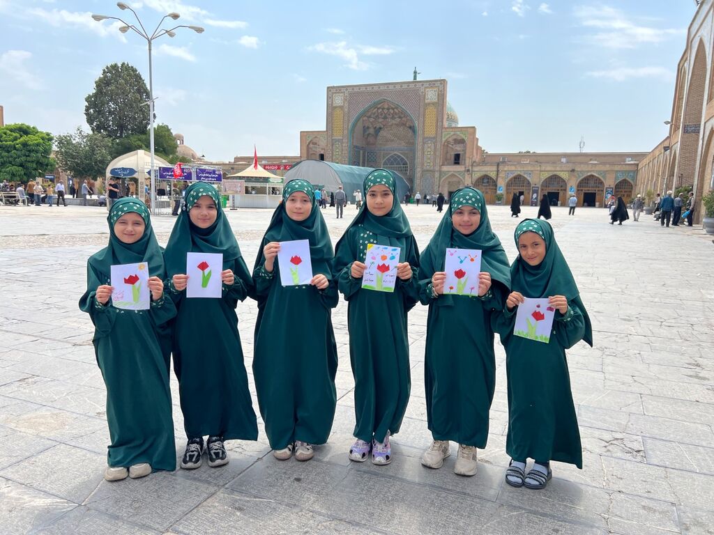برپایی میز خدمت کانون پرورش فکری در محل نماز جمعه قزوین