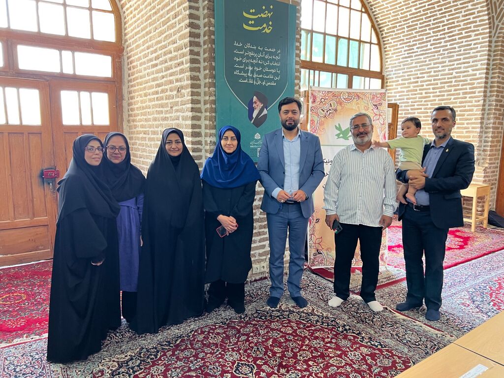 برپایی میز خدمت کانون پرورش فکری در محل نماز جمعه قزوین