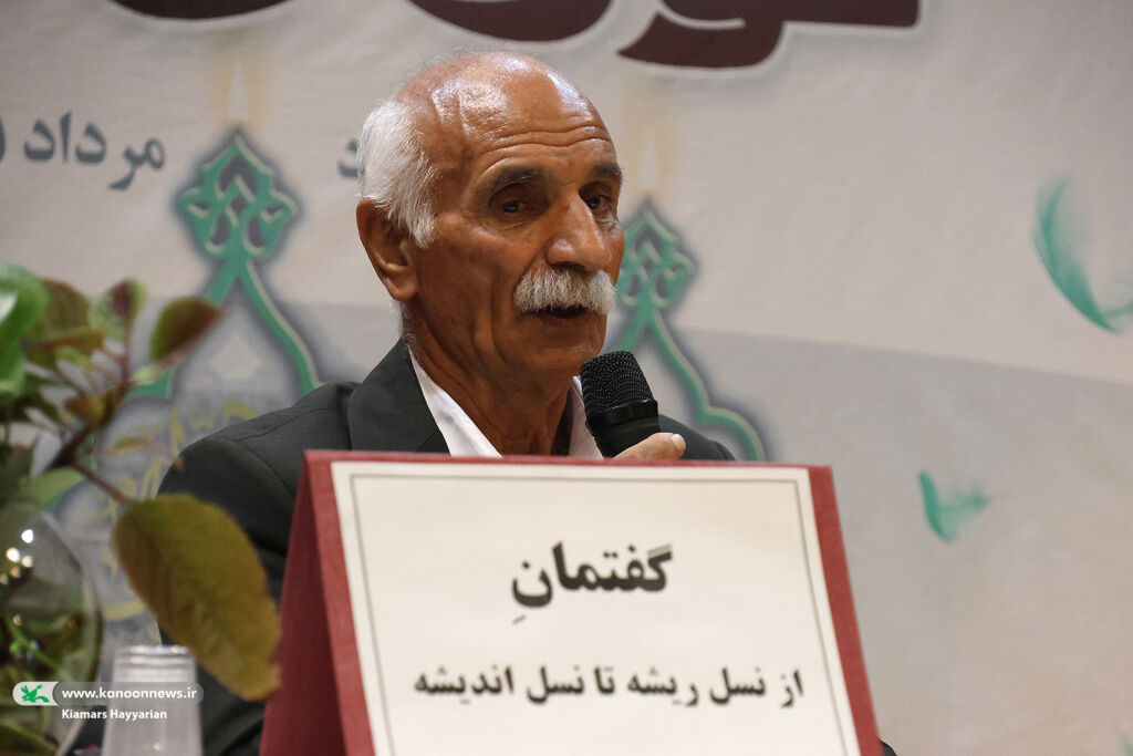 سومین سوگواره ادبی شور اشک کانون چهارمحال و بختیاری ترویج گفتمان «از نسل ریشه تا نسل اندیشه» در آیین پایانی سومین سوگواره ادبی «شور اشک»
