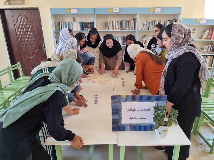 نوجوانان کانون دولتآباد با «جورچین سعدی» گلستانخوانی میکنند نوجوانان کانون دولتآباد با «جورچین سعدی» گلستانخوانی میکنند