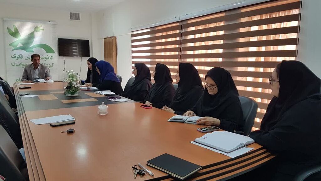 هفتمین نشست شورای فرهنگی کانون کرمانشاه برگزار شد