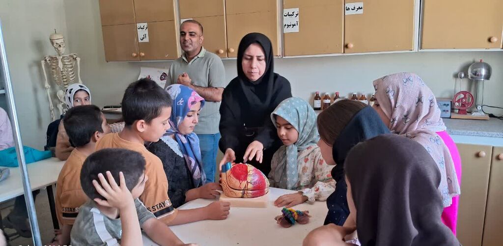 بازدید علمی اعضای کانون کنگاور از پژوهشکده خوارزمی