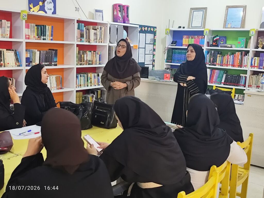برگزاری کارگاه «فن بیان و قصه گویی» در دوره تربیت مربی کانون همدان