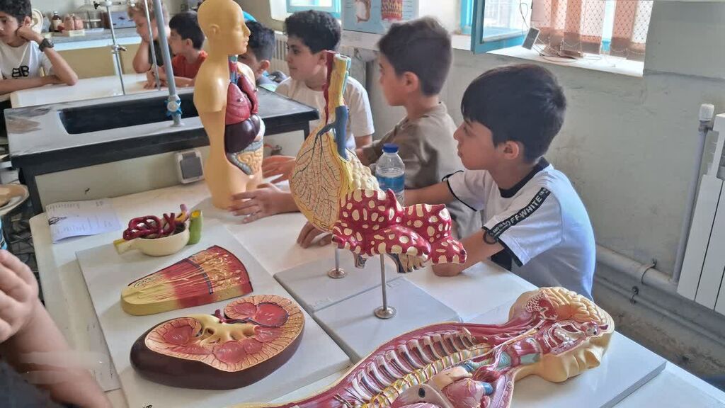 اعضای پسر کانون کنگاور از پژوهشکده خوارزمی بازدید کردند
