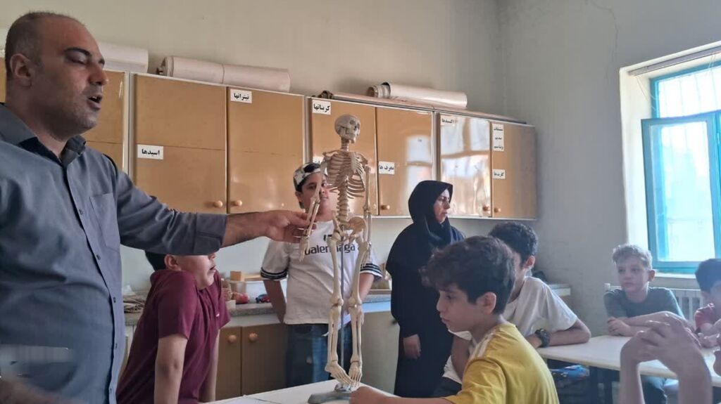 اعضای پسر کانون کنگاور از پژوهشکده خوارزمی بازدید کردند