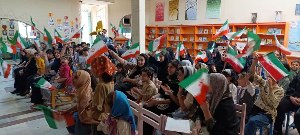آیین بزرگداشت رهبر شهید در مرکز کرند غرب برگزار شد