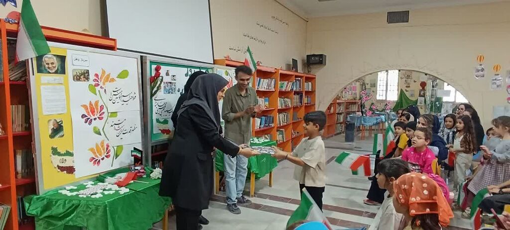 آیین بزرگداشت رهبر شهید در مرکز کرند غرب برگزار شد