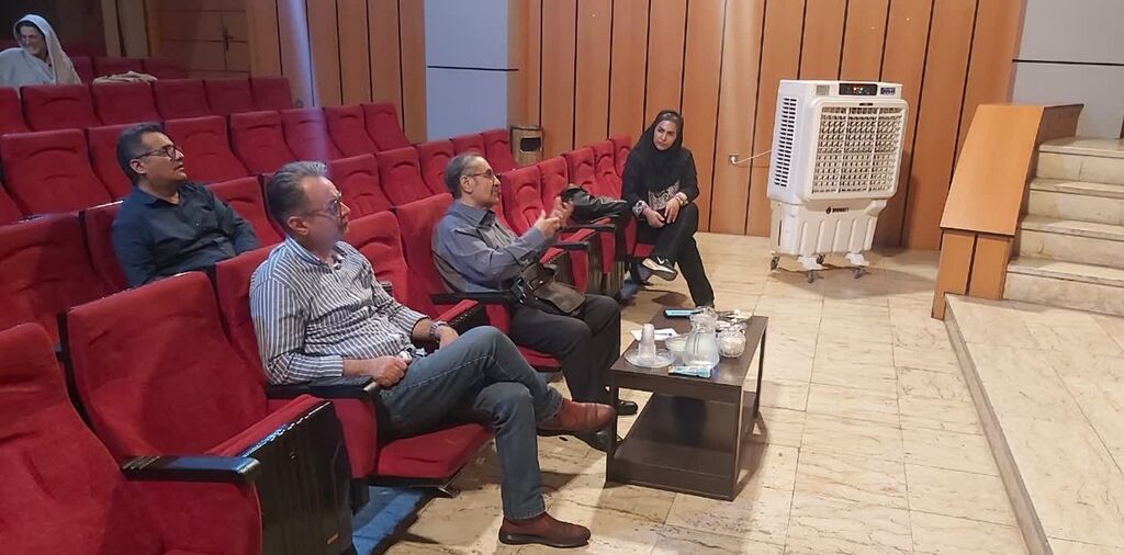 بازبینی نمایش «کچل کفتر باز» با حضور کارشناسان مرکز تئاتر کانون کشور