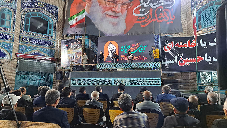 قصه نمایش «چشم به راه» در گرامیداشت سالروز بازگشت آزادگان در اردبیل اجرا شد